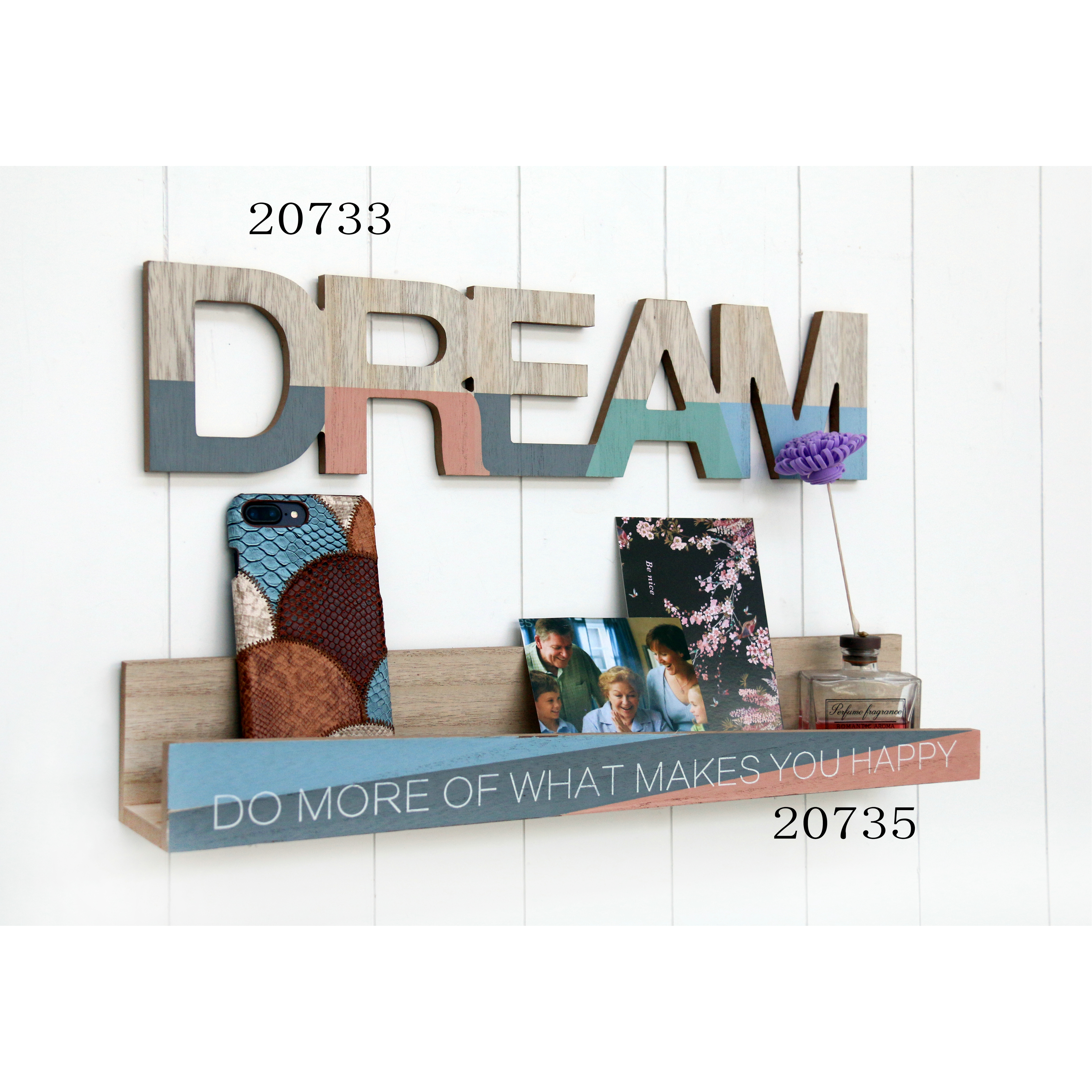 FU-20733  Wood letter DREAM 46.5x10.5x1cm