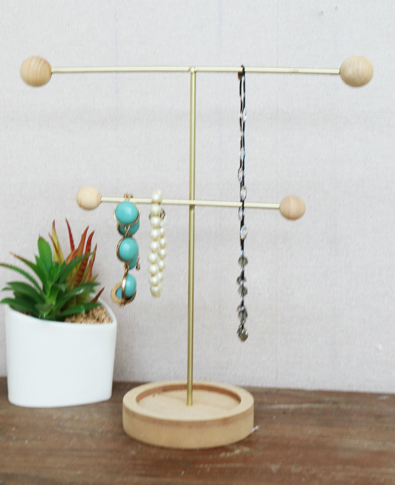 FU-22785  Gold wire with wood base jewellery holder 27x10x28.5cm