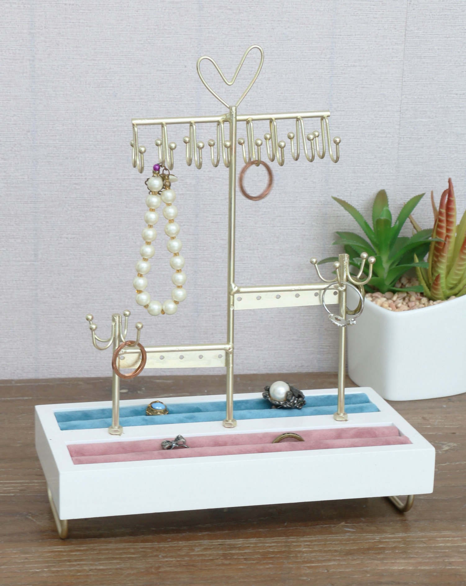 FU-23265  Gold wire jewellery holder with wooden base 20x10.5x23.5cm
